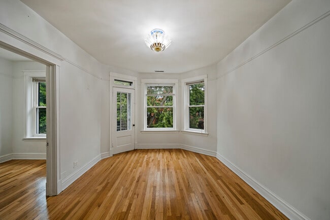 Primary Photo - 2325 W Rice St