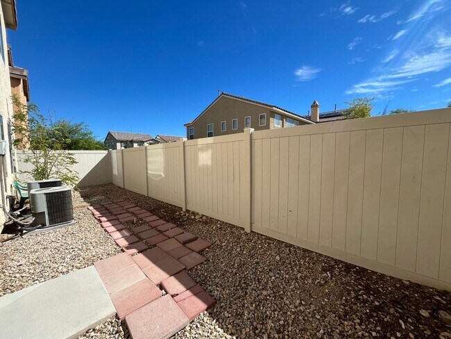 Building Photo - 8988 Winchester Ridge St