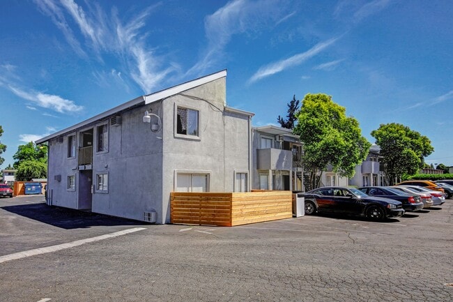 Building Photo - The Residences at Brookside