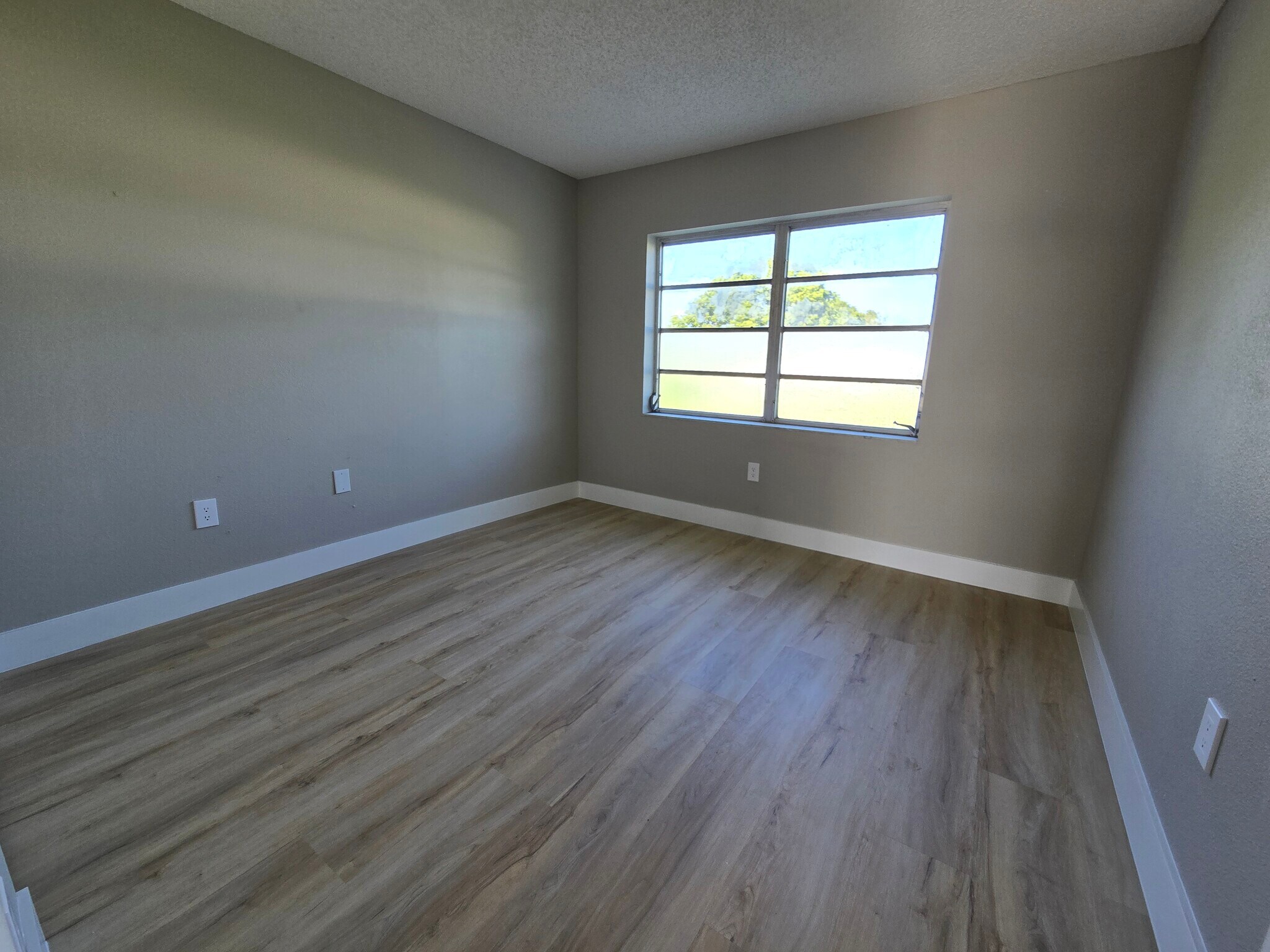 Building Photo - 17120 SW 94th Ave