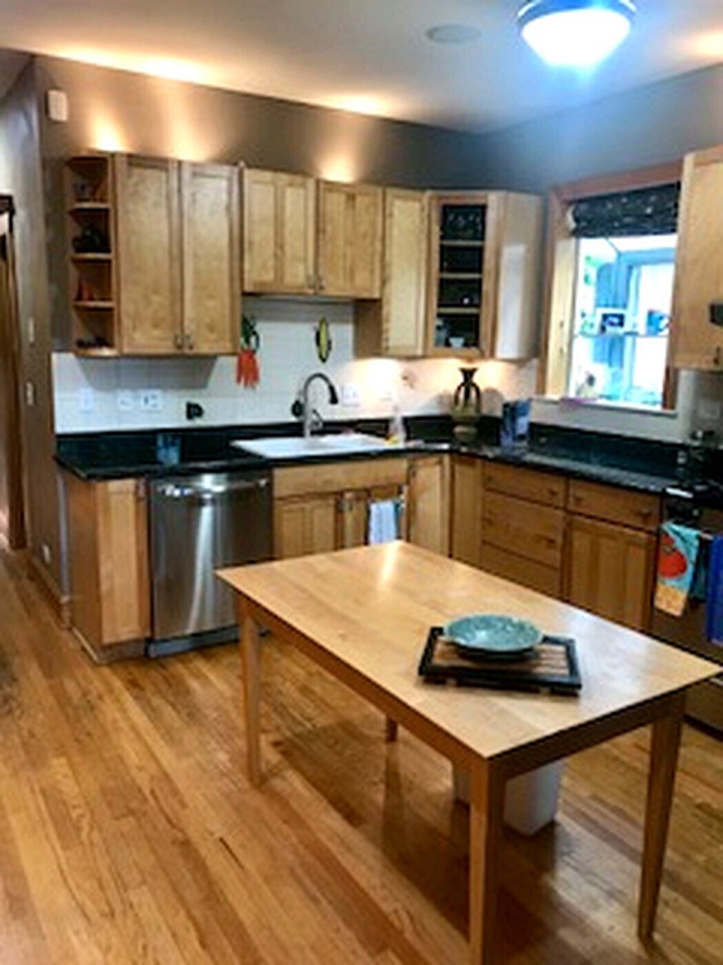 Kitchen - 1843 W Waveland Ave