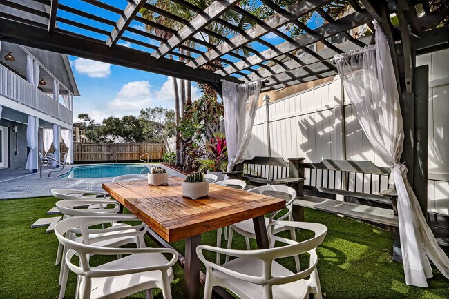 Building Photo - 156 Meadow Ave