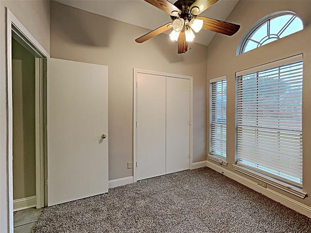 Building Photo - 551 SW Rand Dr