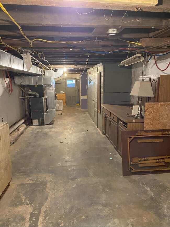 Building Photo - 320 Lyceum Ave