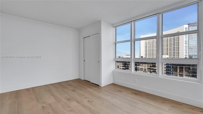 Building Photo - 555 NE 34th St