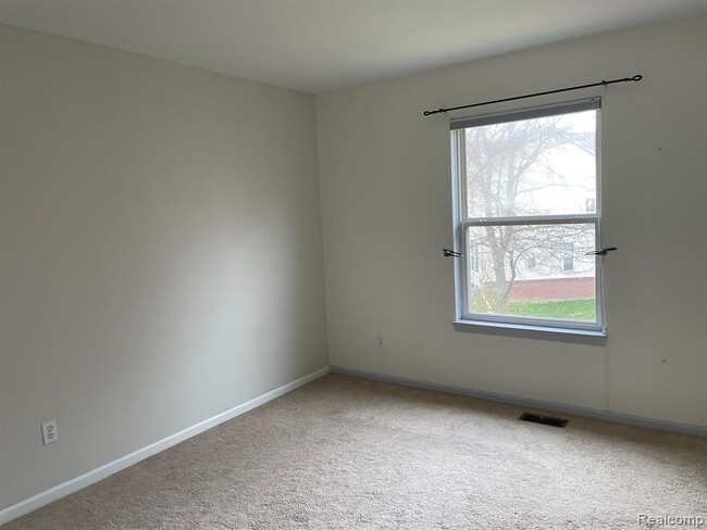 Building Photo - 38463 Saratoga Cir