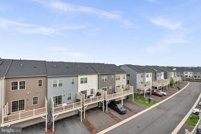 Building Photo - 14814 Townshend Ter Ave