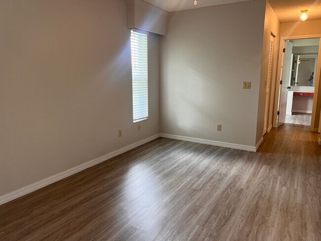 Building Photo - 3BD/2BA