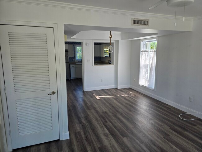 Building Photo - 374 73rd St #6