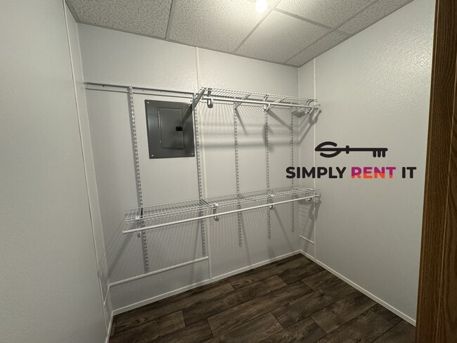 Building Photo - Renovated 1 Bedroom, 1 Bathroom Main Floor, Roland, IA