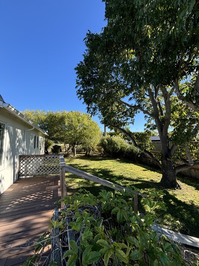 Building Photo - 1090 Devonshire Dr