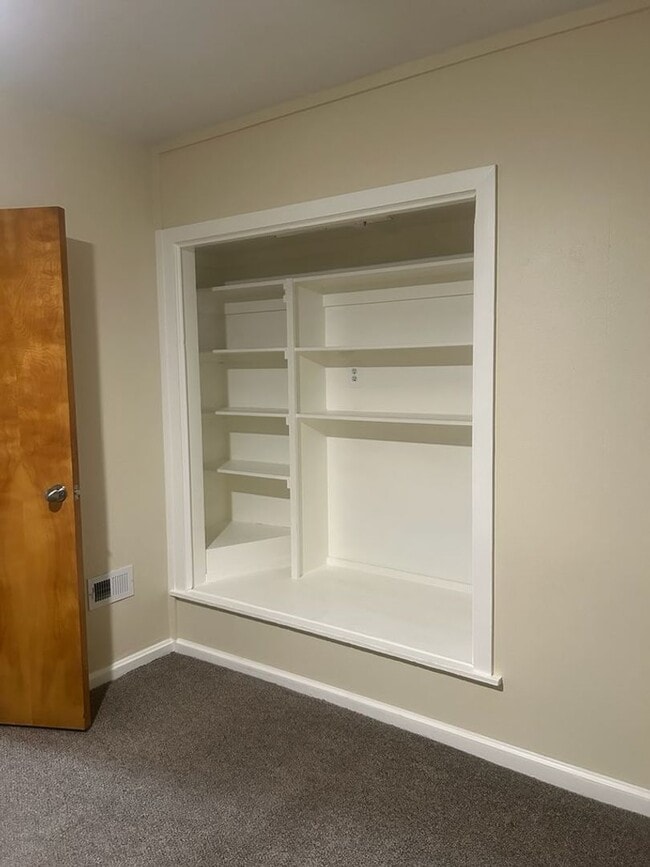 Building Photo - 412 8th St