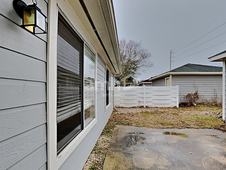 Building Photo - 18722 Atasca Oaks Dr