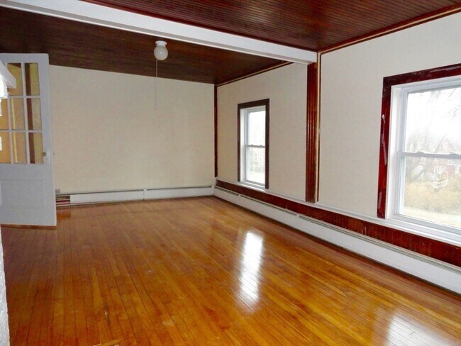 Building Photo - 57 Henry Ave