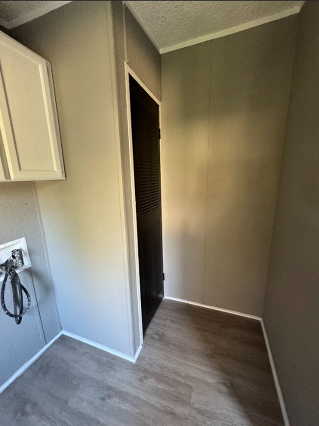 Building Photo - 422 N 4th Ave