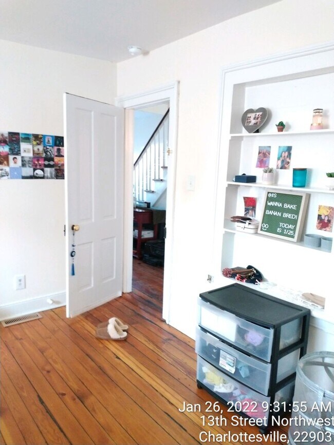 Building Photo - Heart of UVA 13th St  4 BR, 2.5  Bath house within walking distance of UVA