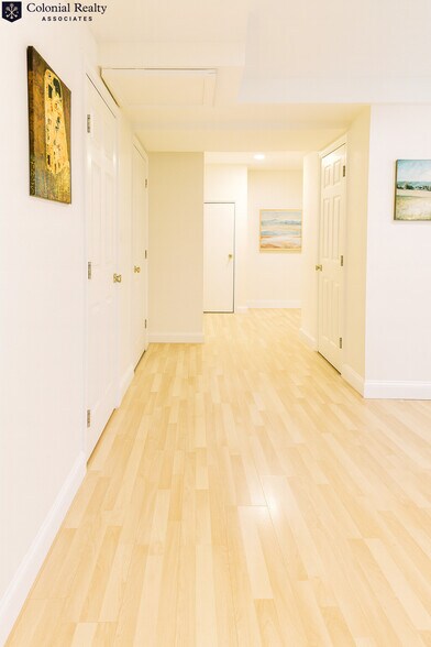 Building Photo - 10 Strathmore Rd