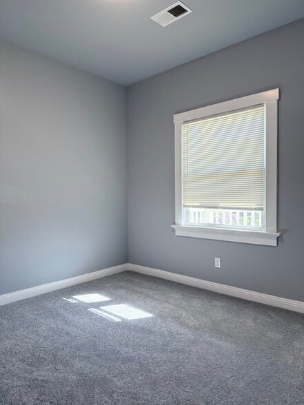 Building Photo - 1813 Saint Charles St