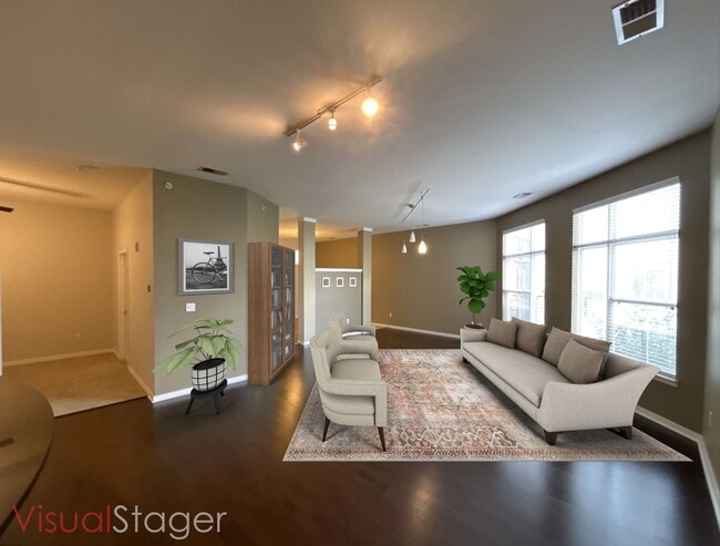 Building Photo - Live on the edge of Dilworth in Charlotte'...