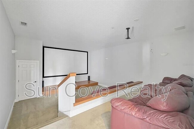 Building Photo - 854 Macewen Dr