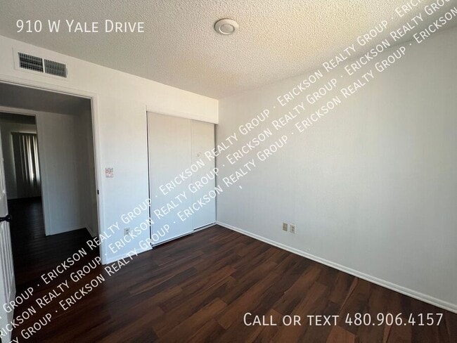 Building Photo - 910 W Yale Dr