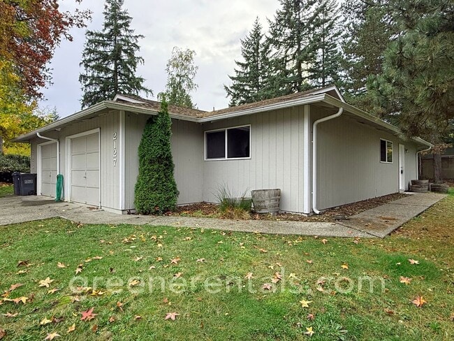 Primary Photo - 2BR/1BA Duplex in Desirable West Olympia Location