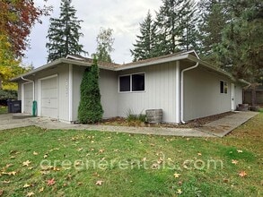 Building Photo - 2BR/1BA Duplex in Desirable West Olympia Location