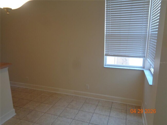 Building Photo - 210 Woodhouse Ln