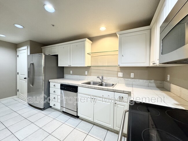 Building Photo - 616 NE Adwick Dr