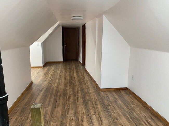 Building Photo - 76 19th St