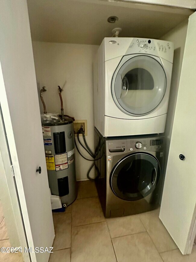 Building Photo - 2601 W Broadway Blvd