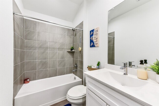 Building Photo - 3041 Emerald Ocean Dr