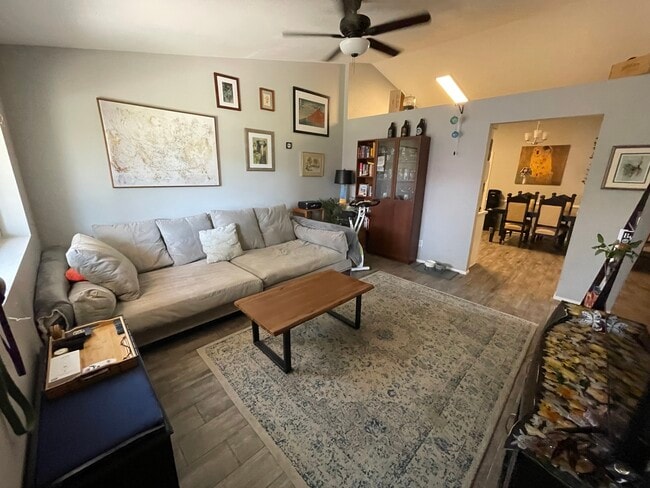 Building Photo - 726 S Nebraska St