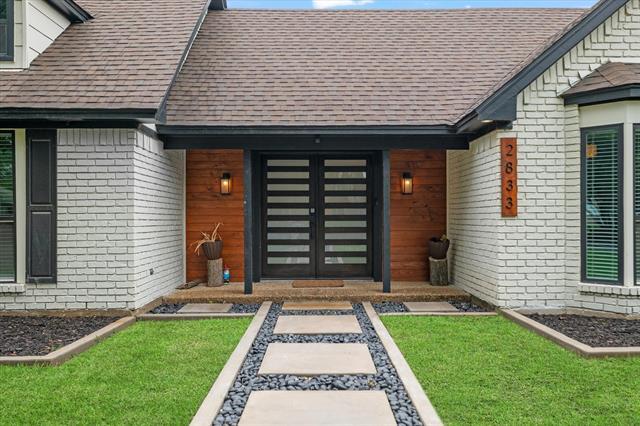 Building Photo - 2833 Meadowbrook Dr