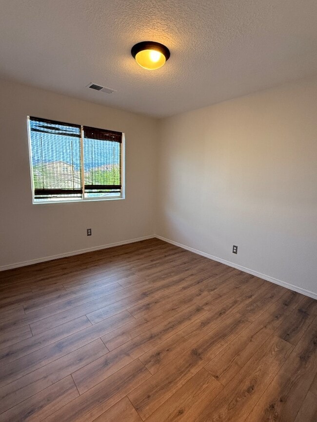 Building Photo - 2148 Vista de Colinas Dr SE