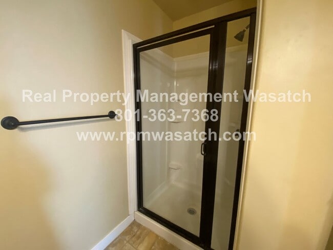 Building Photo - Check Out This Beautiful 2 Bedroom 2 bathr...