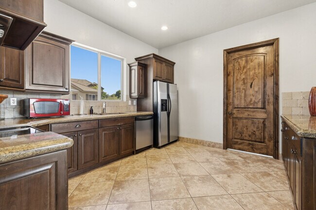Building Photo - 4221 Torrey Pines Dr