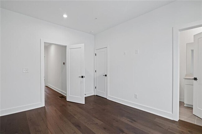 Building Photo - 201 New St