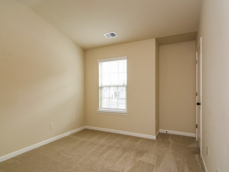 Building Photo - 2345 Morgan Farm Dr