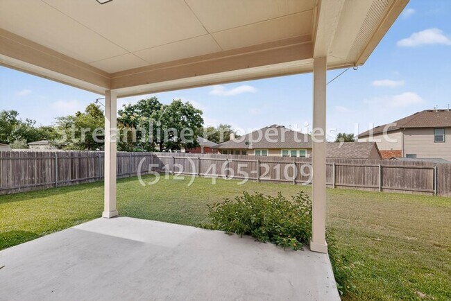Building Photo - Spacious 4 Bedroom, 2 Bath - Open Layout!