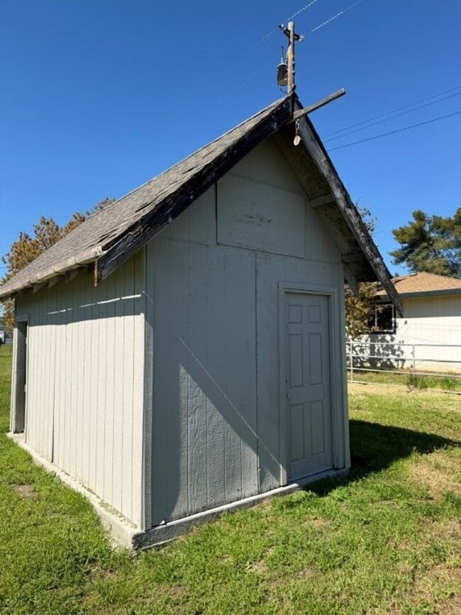 Building Photo - Unique 2 Bedroom Country Property Vacaville *Star Rentals