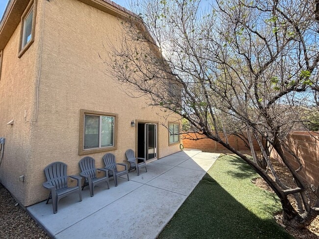 Building Photo - Gorgeous 3Bed/2.5Bath, 2-Story Home located in the Aliante Area- $500 Off Move In Fees