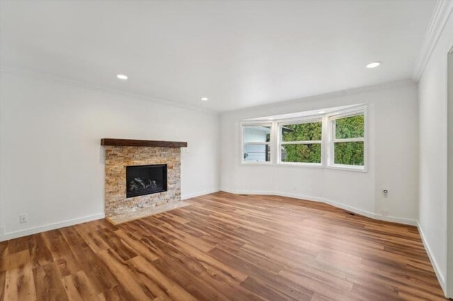 Building Photo - 4 bedroom in Snohomish WA 98290