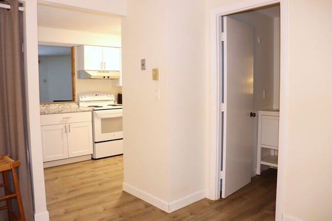 Building Photo - 1 bedroom Waterville Valley Condo Available for Year Round Lease! $1400/mo