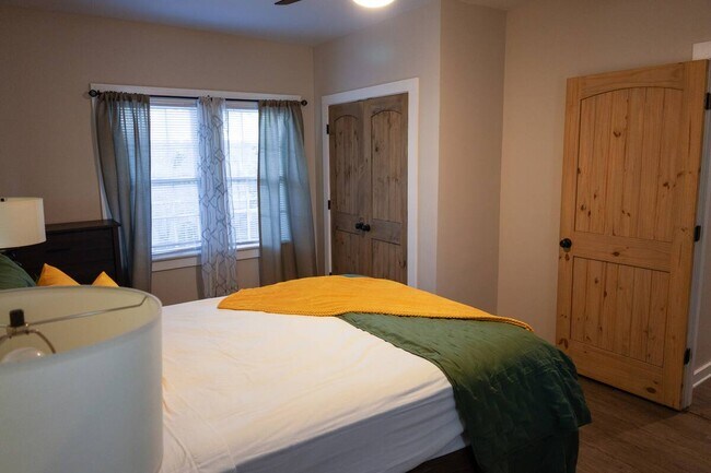 Building Photo - Honey Hive