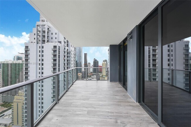 Building Photo - 1010 Brickell Ave