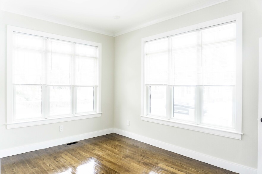 Primary Photo - 54 Athol St