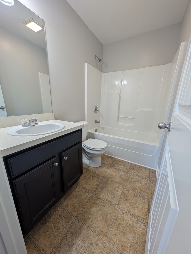 Building Photo - 1438 Riverbrook Dr
