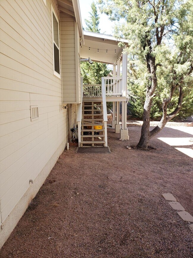 Building Photo - Super Clean 3 Bed / 2 Bath with RV parking