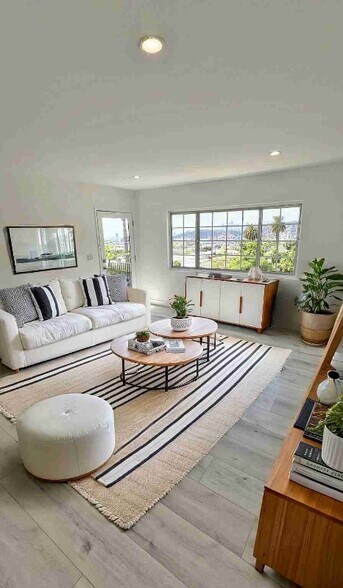 Building Photo - 3422 Glenalbyn Dr